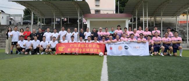 足球联谊赛合影