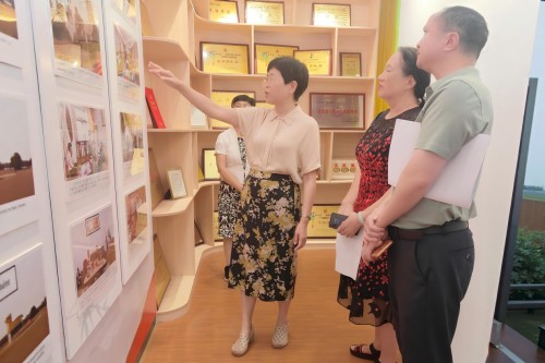 调研组参观茂名市银发人才工作室